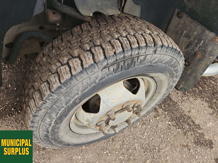 2013-chevrolet-silverado-3500hd-image-28