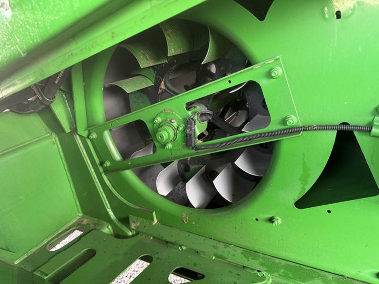 2005-john-deere-9560-sts-image-66