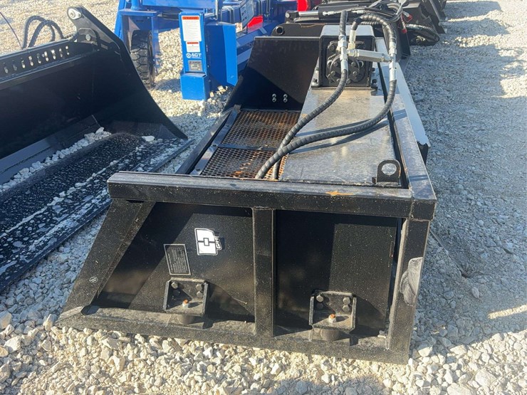 skid-steer-vibrating-screening-bucket-image-3
