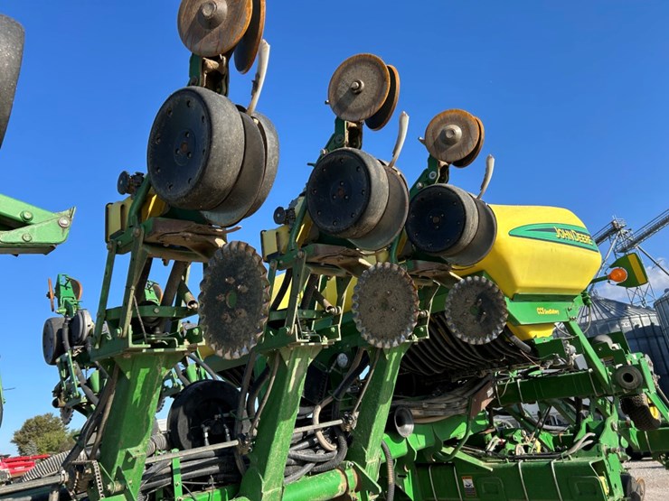 2004-john-deere-1790-image-17