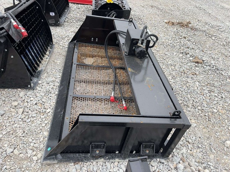 skid-steer-vibrating-bucket-image-2