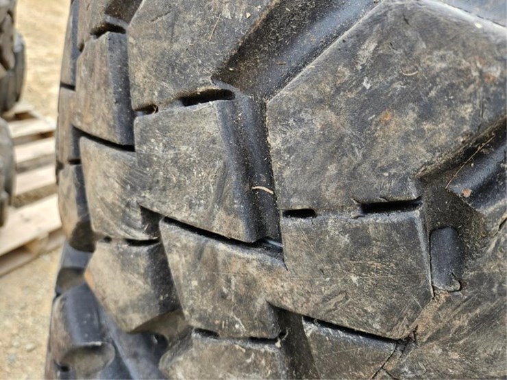 #3082-•-(3)-12-16.5-tires-&-rims-image-7