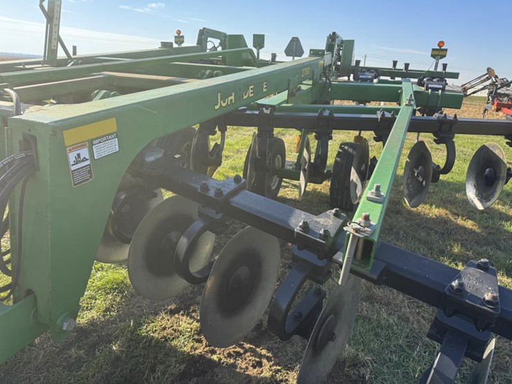 john-deere-2700-image-3