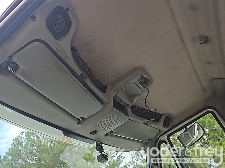 2017-international-8600-image-56