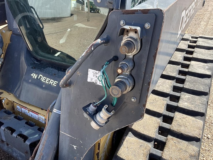 2015-deere-323e-image-12