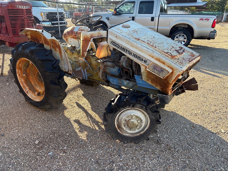 #24691-•-mitsubishi-farm-tractor-|-parts-or-repair-image-3