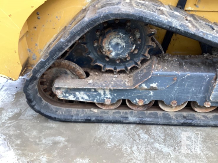 2020-deere-317g-image-12