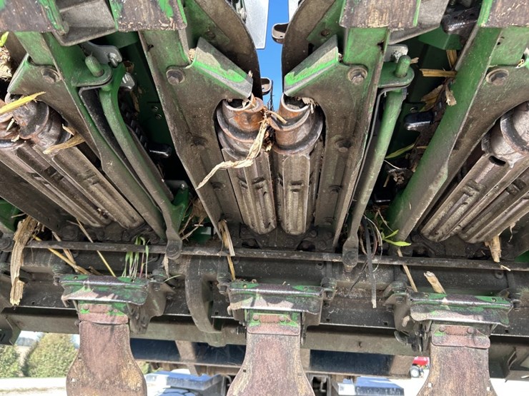 2021-john-deere-c18f-image-52