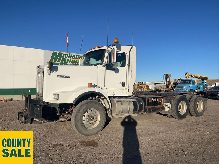 2016-kenworth-t800-image-1