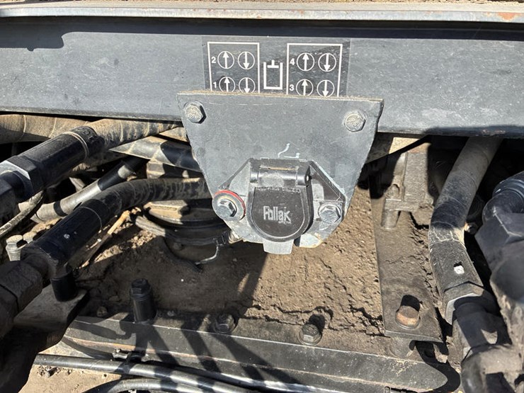 #114632-•-cat-85e-#6js00405-image-23