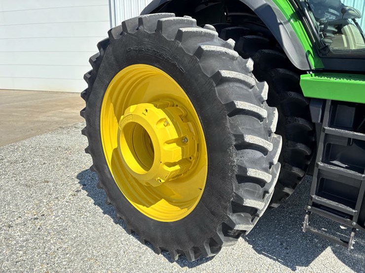 2023-john-deere-8r-370-image-56