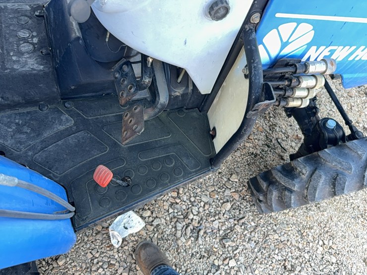 new-holland-boomer-30-image-51