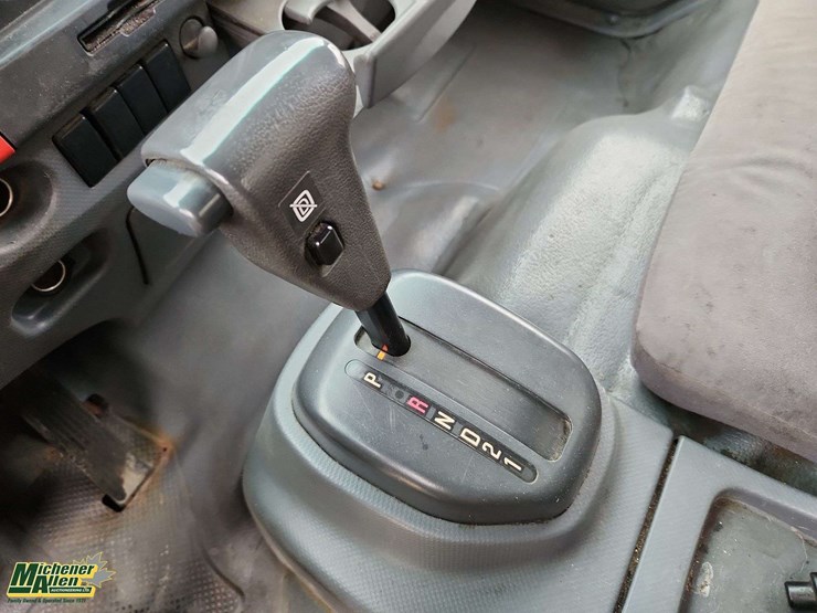 2009-isuzu-npr-image-16