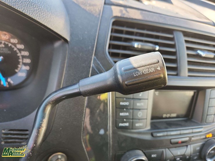 2017-ford-explorer-image-10