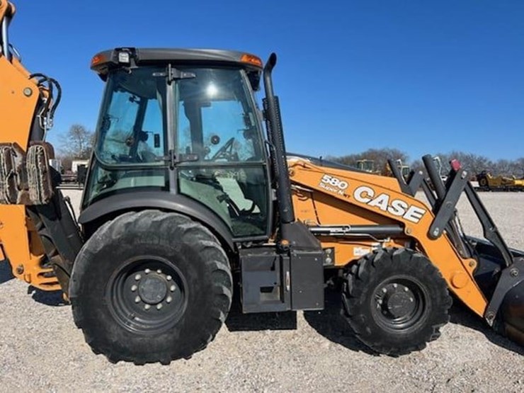 2017-case-580sn-image-8