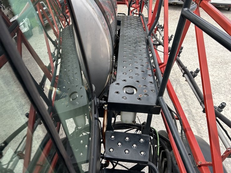 2014-case-ih-3200b-image-60