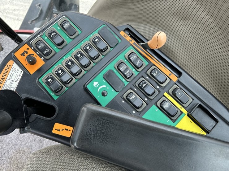 2014-case-ih-3200b-image-47