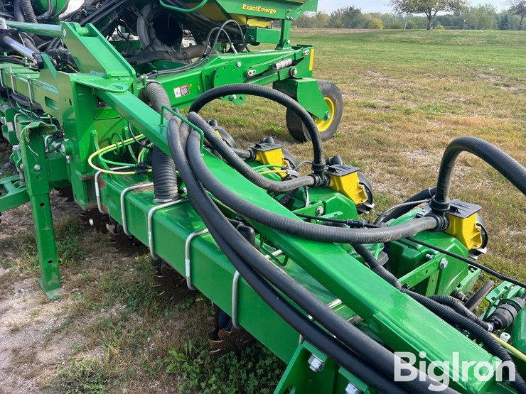 2019-john-deere-1725-image-18