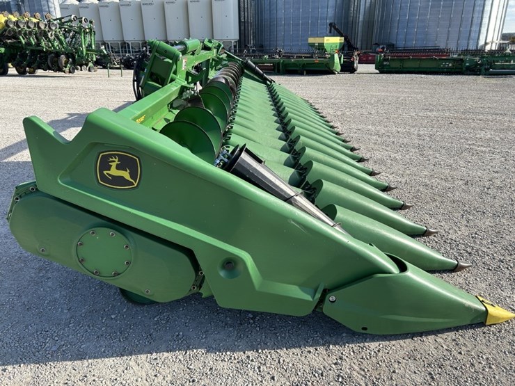 2021-john-deere-c18f-image-4