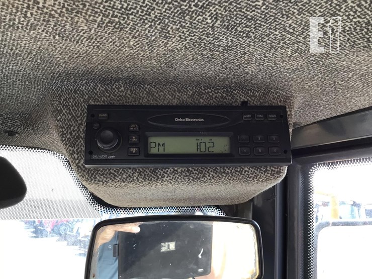 2007-deere-244j-image-23