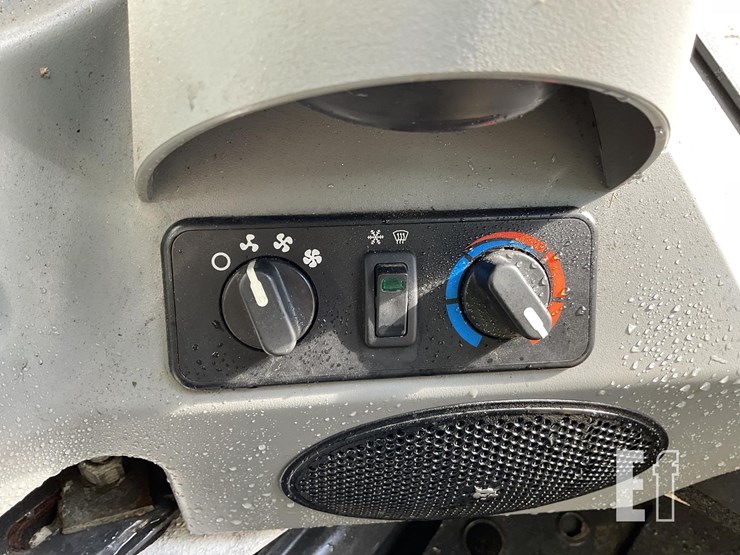 2020-bobcat-t630-image-16