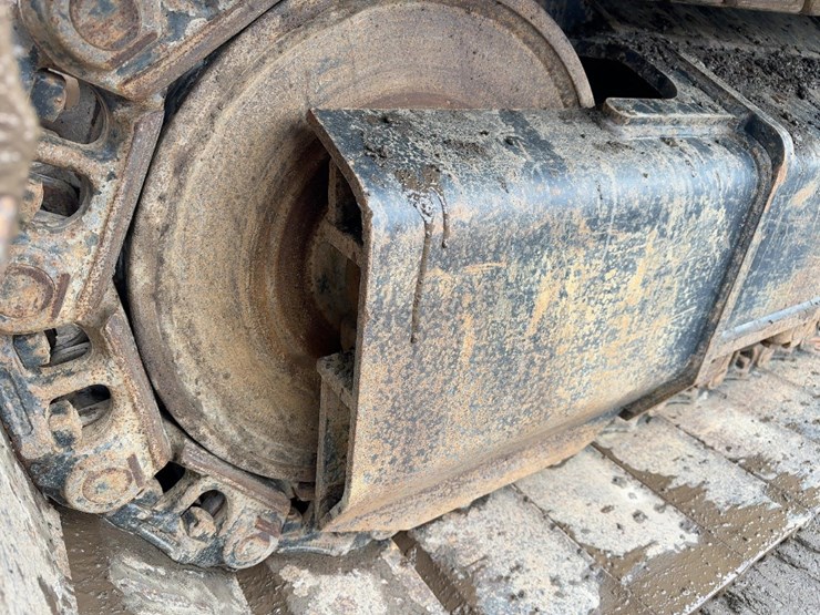 2004-caterpillar-330cl-hydraulic-excavator-image-30