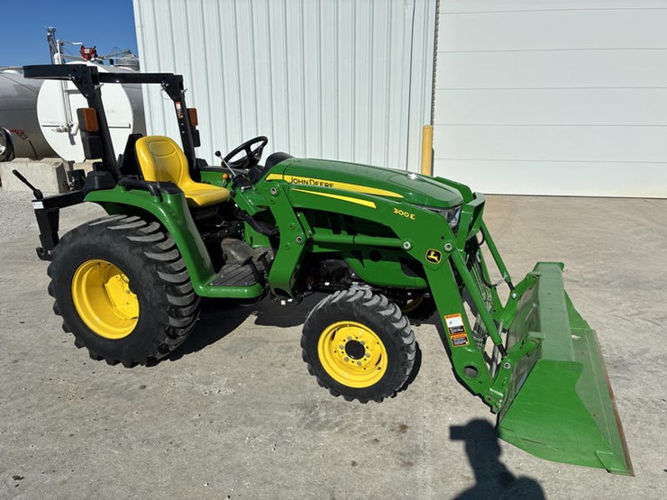 2018-john-deere-3038e-image-1