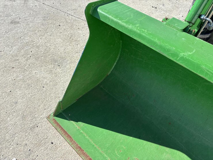 2018-john-deere-3038e-image-11