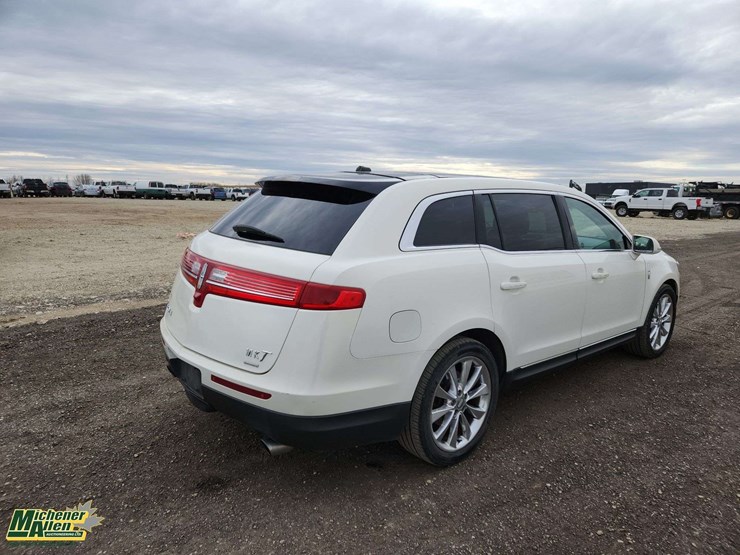 2012-lincoln-mkt-image-3