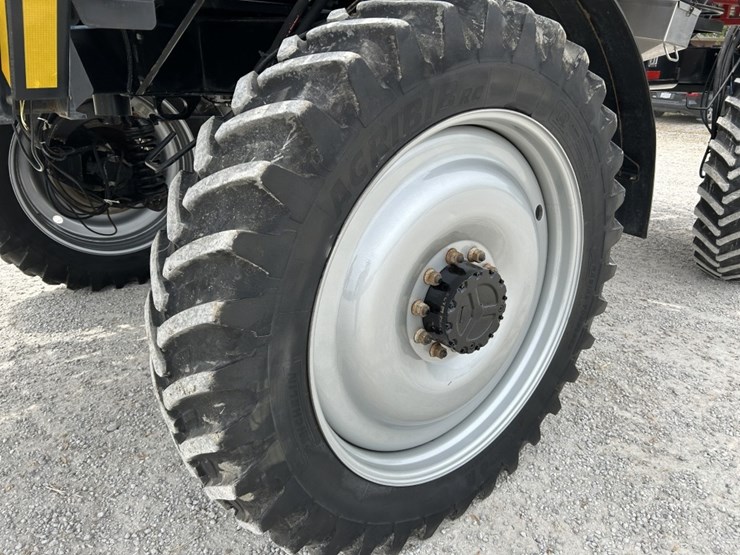 2014-case-ih-3200b-image-66