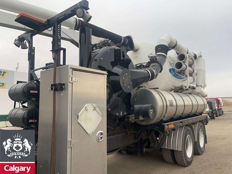 2015-freightliner-114sd-image-21