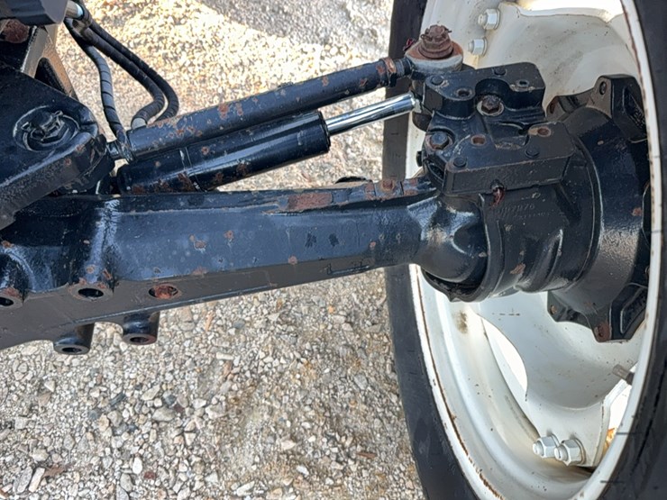 new-holland-t6070-image-27