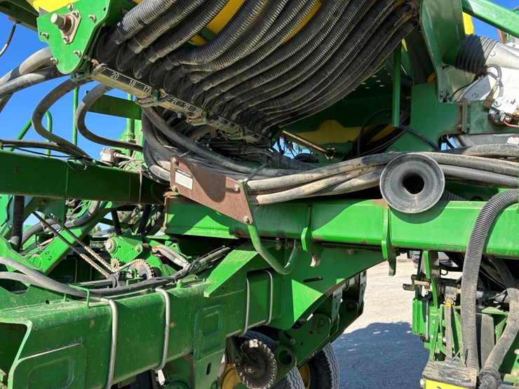 2004-john-deere-1790-image-62