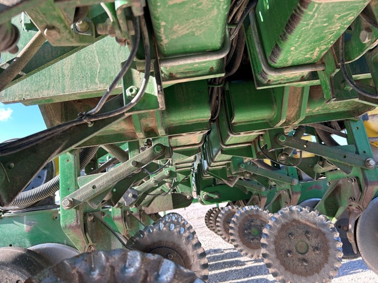 2004-john-deere-1790-image-46