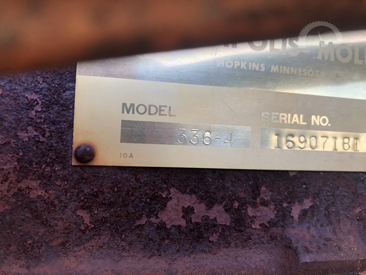 minneapolis-moline-m602-image-11