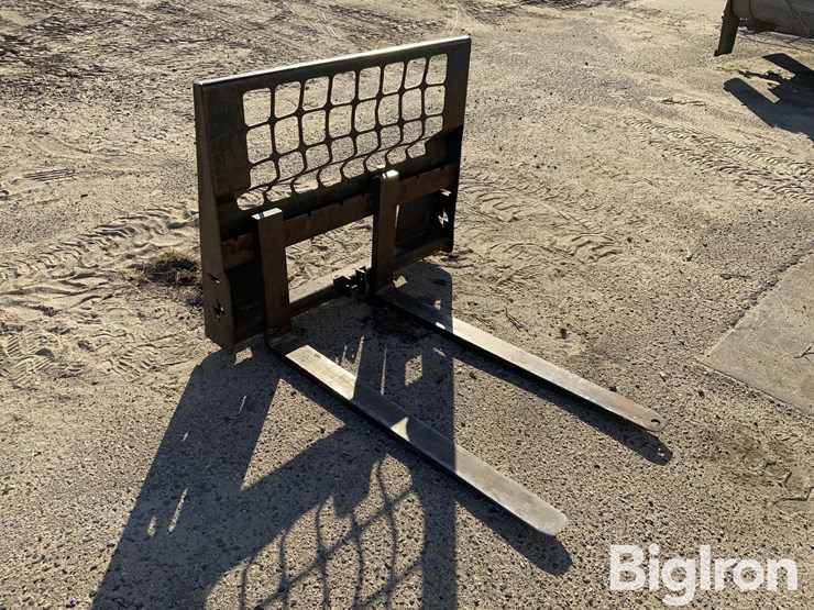 48”-rail-pallet-forks-image-3