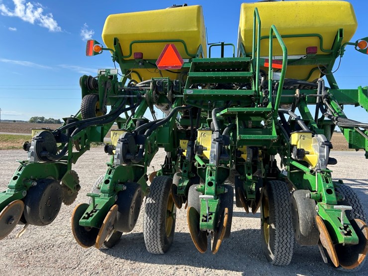 2004-john-deere-1790-image-35