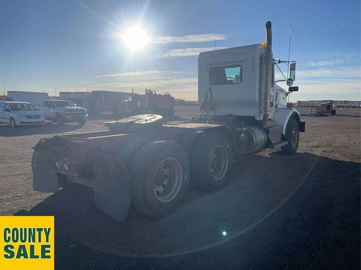 2016-kenworth-t800-image-4