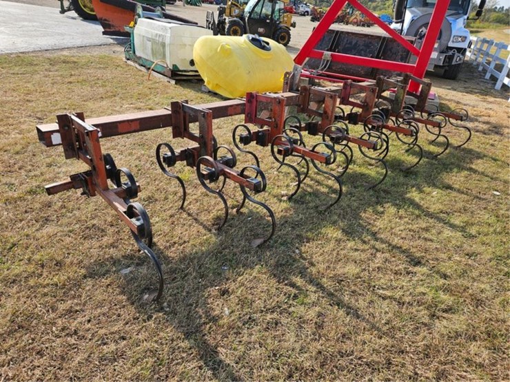 #3020-•-3pt-6-row-vibra-shank-cultivator-image-3