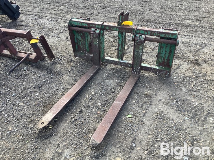48"-pallet-forks-image-1