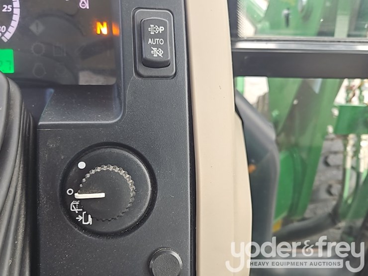 2019-john-deere-5075e-image-34