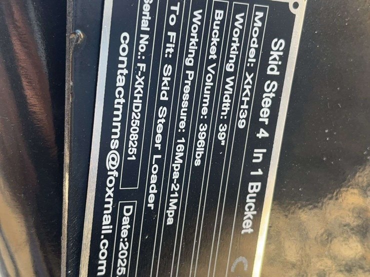 mini-skid-steer-4-in-1-bucket-image-9