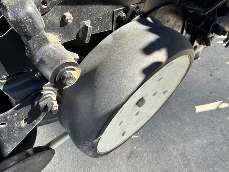 2014-kinze-3000-image-43