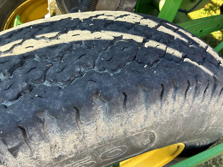 2011-john-deere-1790-image-51