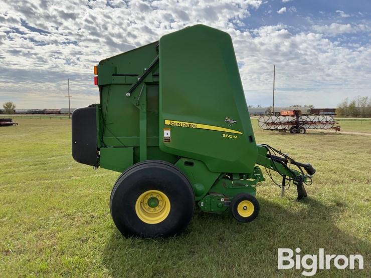 2021-john-deere-560m-image-4