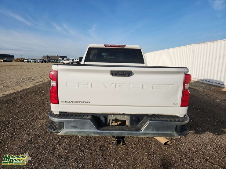 2021-chevrolet-silverado-2500hd-image-22