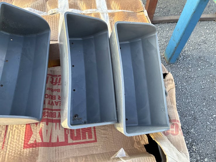 #114477-•-4-cases-grain-leg-bkts-image-2