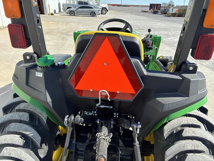 2018-john-deere-3038e-image-20