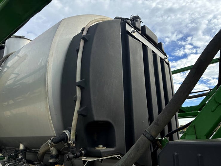 2014-john-deere-r4038-image-38