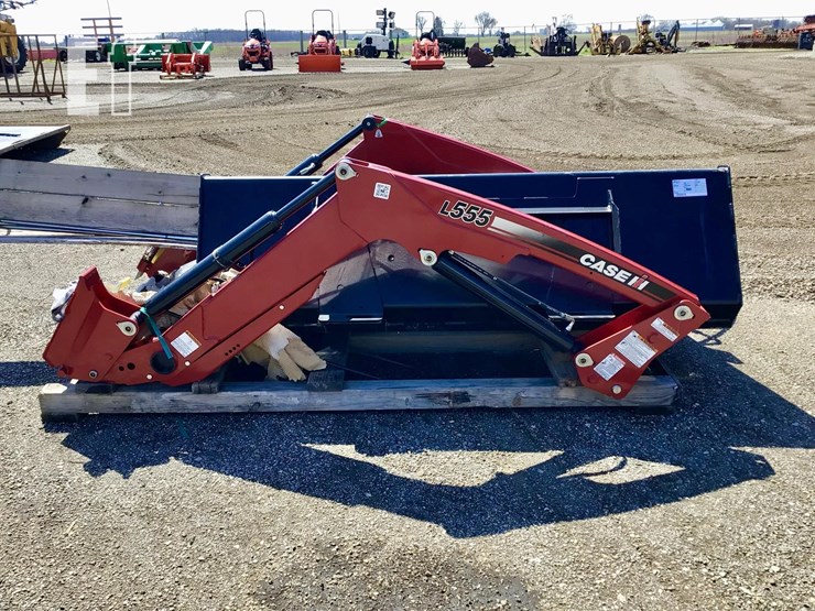 2022-case-ih-l555-image-3